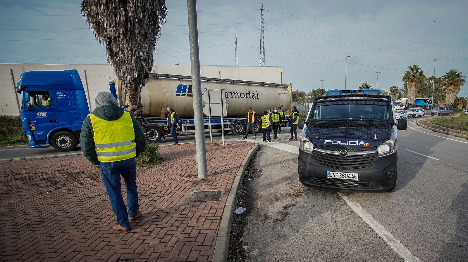 Quinto día de huelga de transporte y empieza a notarse ya la falta de algunos productos