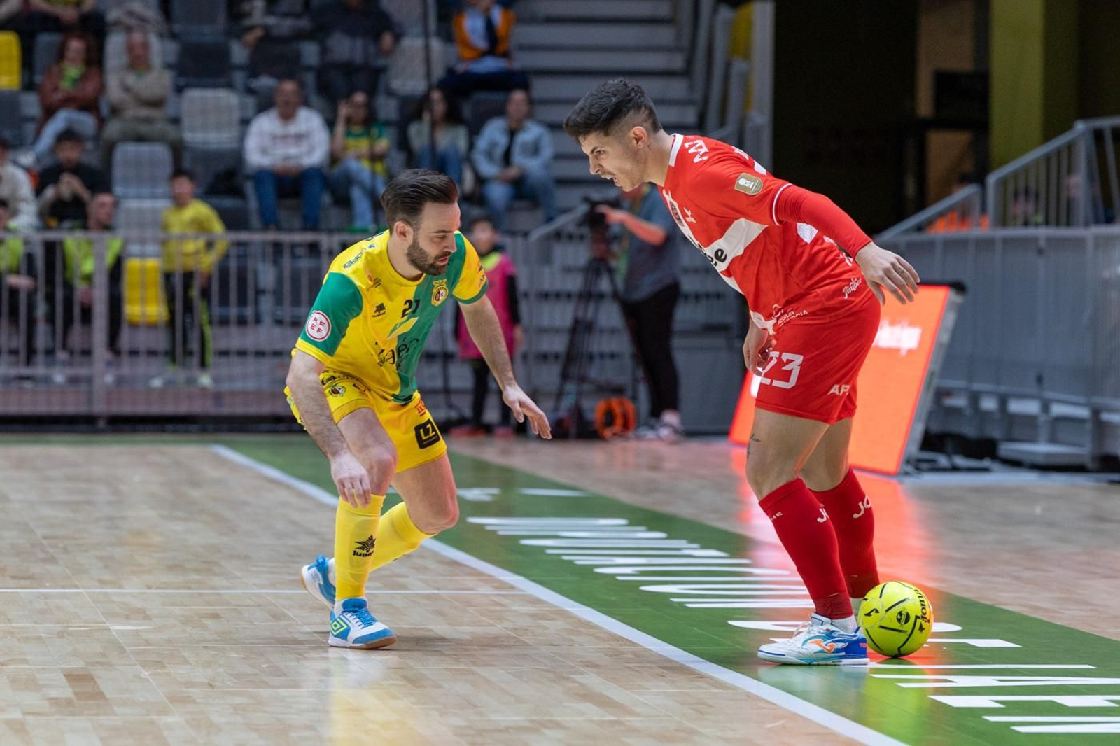 En imágenes: la afición y mejores jugadas del Jaén FS - Jimbee Cartagena