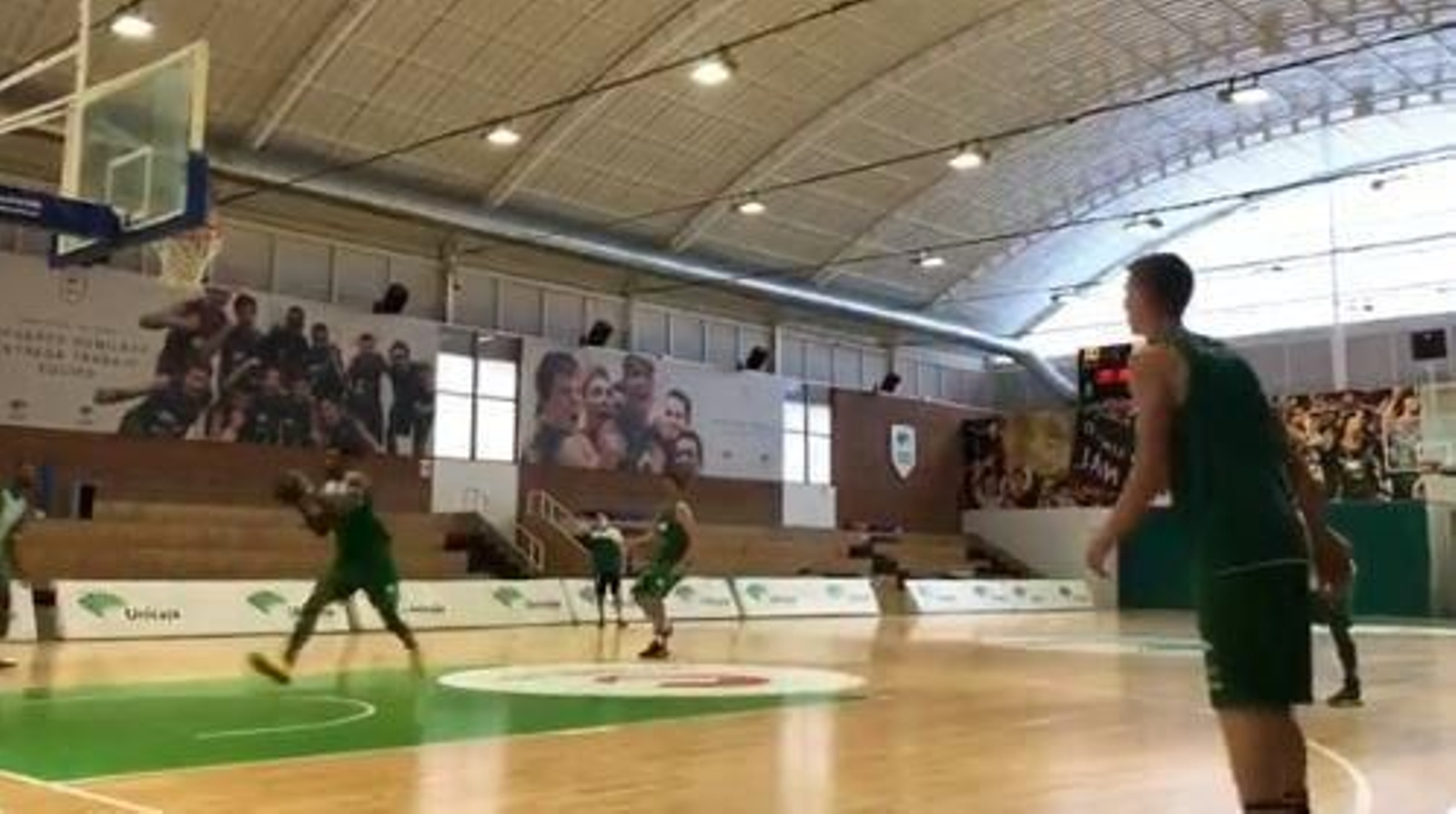 Imagen de los jugadores ejercitándose en Los Guindos.