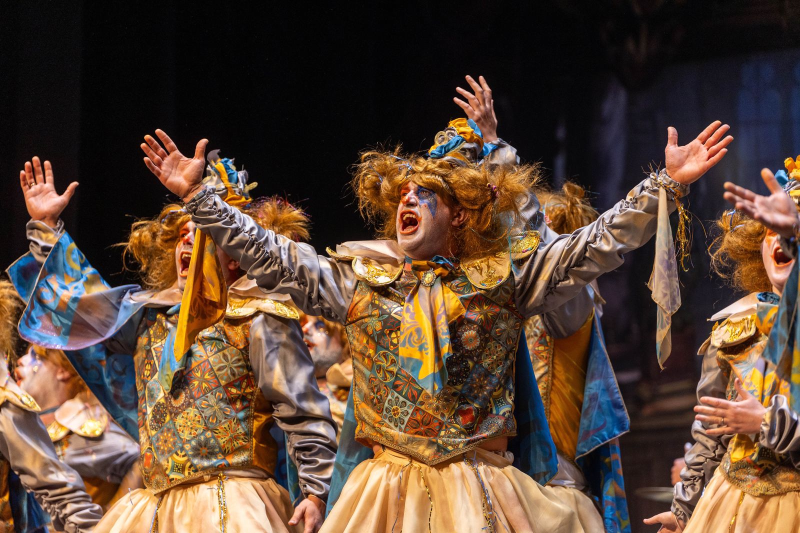 Imágenes de la actuación de la comparsa  de  Dos Hermanas "Feberillo el loco" en el Carnaval Colombino