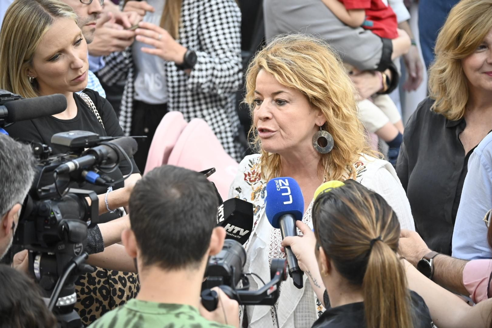 Imágenes de la concentración por las infraestructuras para Huelva