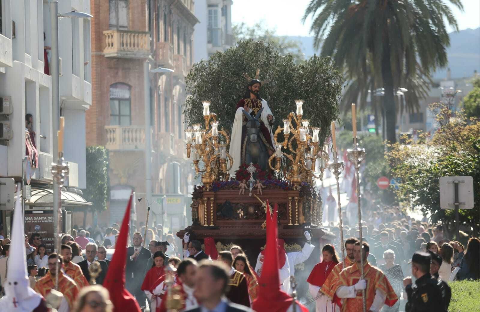 Jesús del Amor, por el centro de Algeciras.