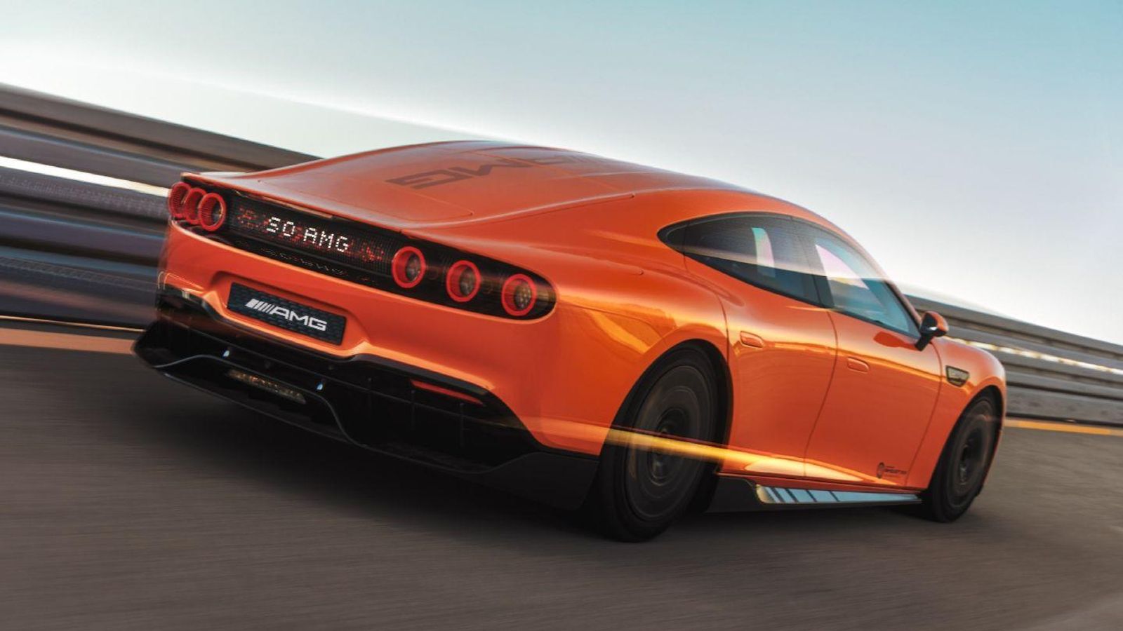 El prototipo debió rodar la mayor parte del tiempo en pista a 300 km/h para conseguir el equilibrio entre rendimiento y eficiencia en las recargas.