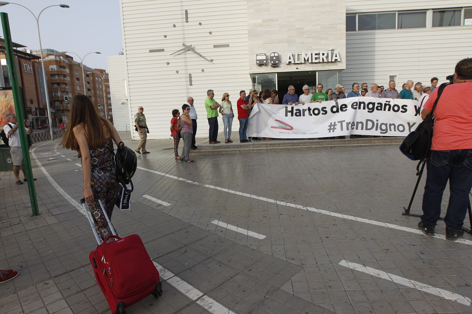 Fotogalería manifestación Mesa del Ferrocarril de Almería