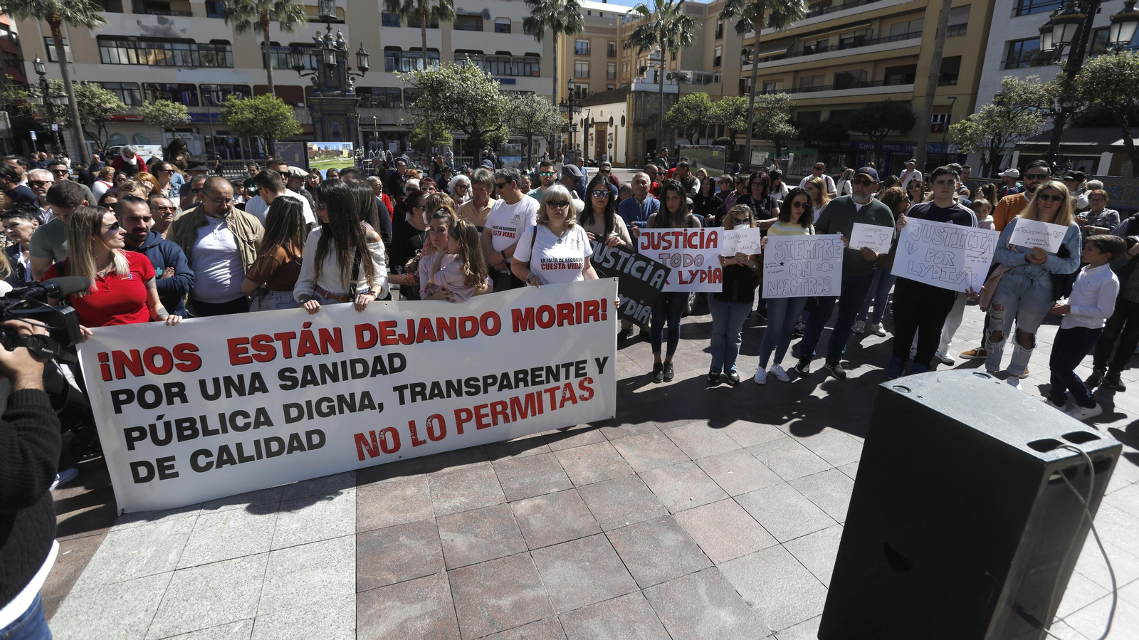 Las fotos de la concentración por la muerte de Lydia,  la niña nacida de forma prematura