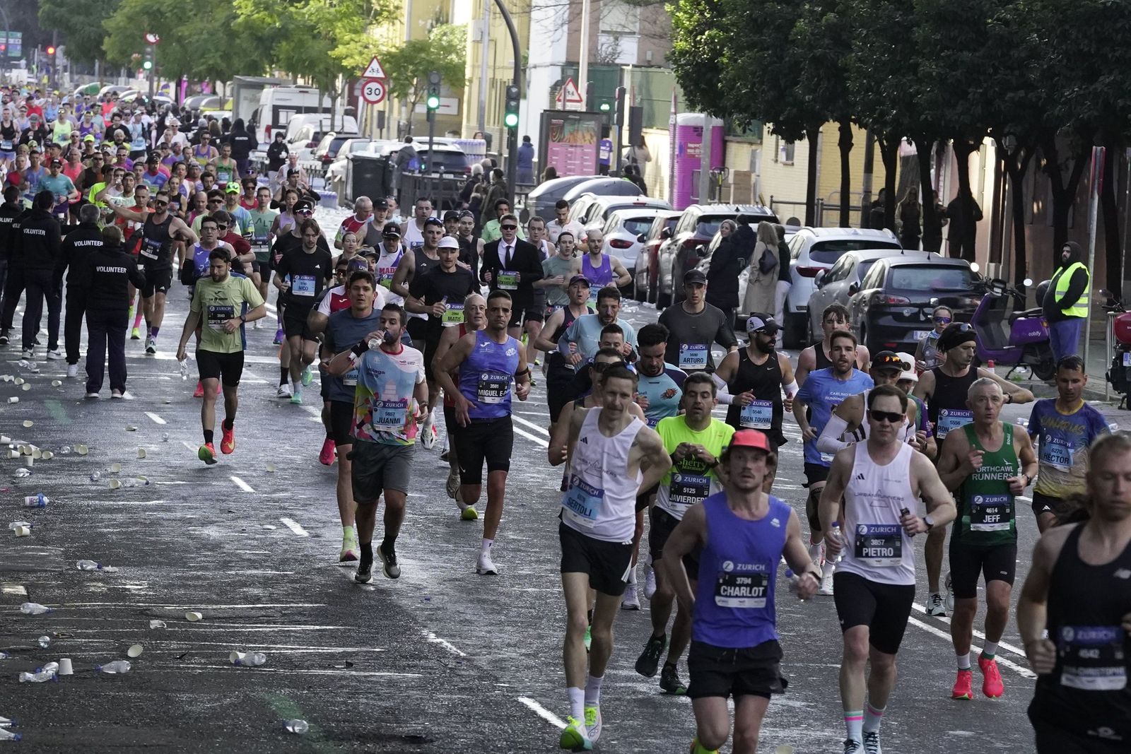 el Zurich Maratón de Sevilla 2026 por Lopez de Gomara, galería 1