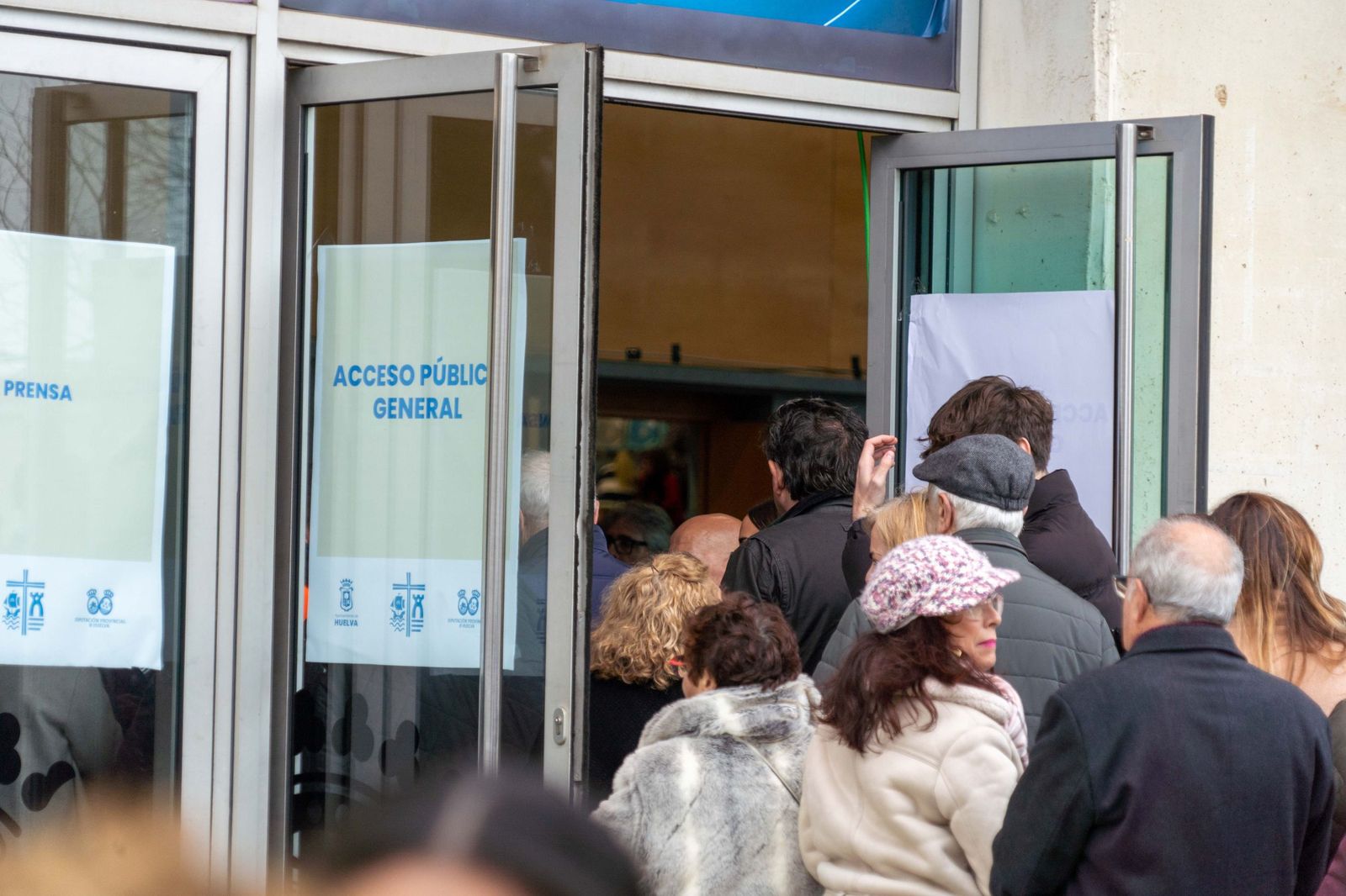 Fotografías del ambiente previo a la Misa funeral por las víctimas del accidente ferroviario