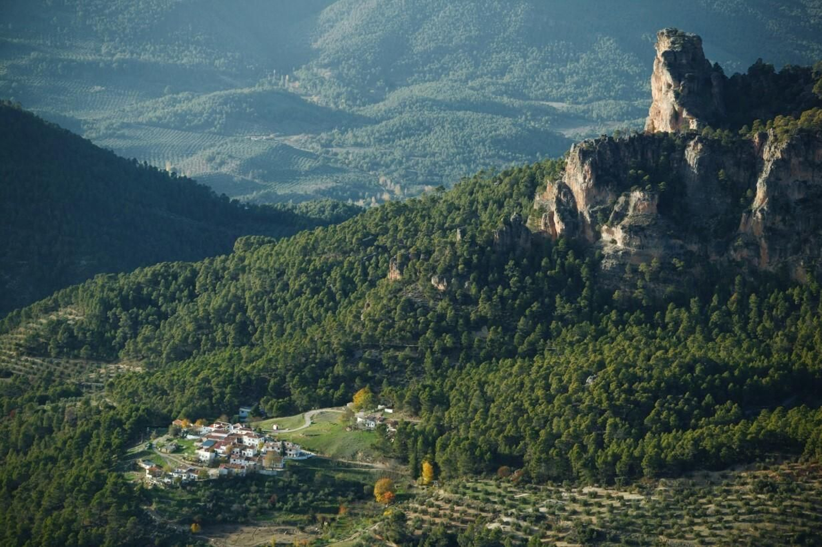 Al municipio de Hornos pertenecen varias aldeas diseminadas por todo el término municipal.