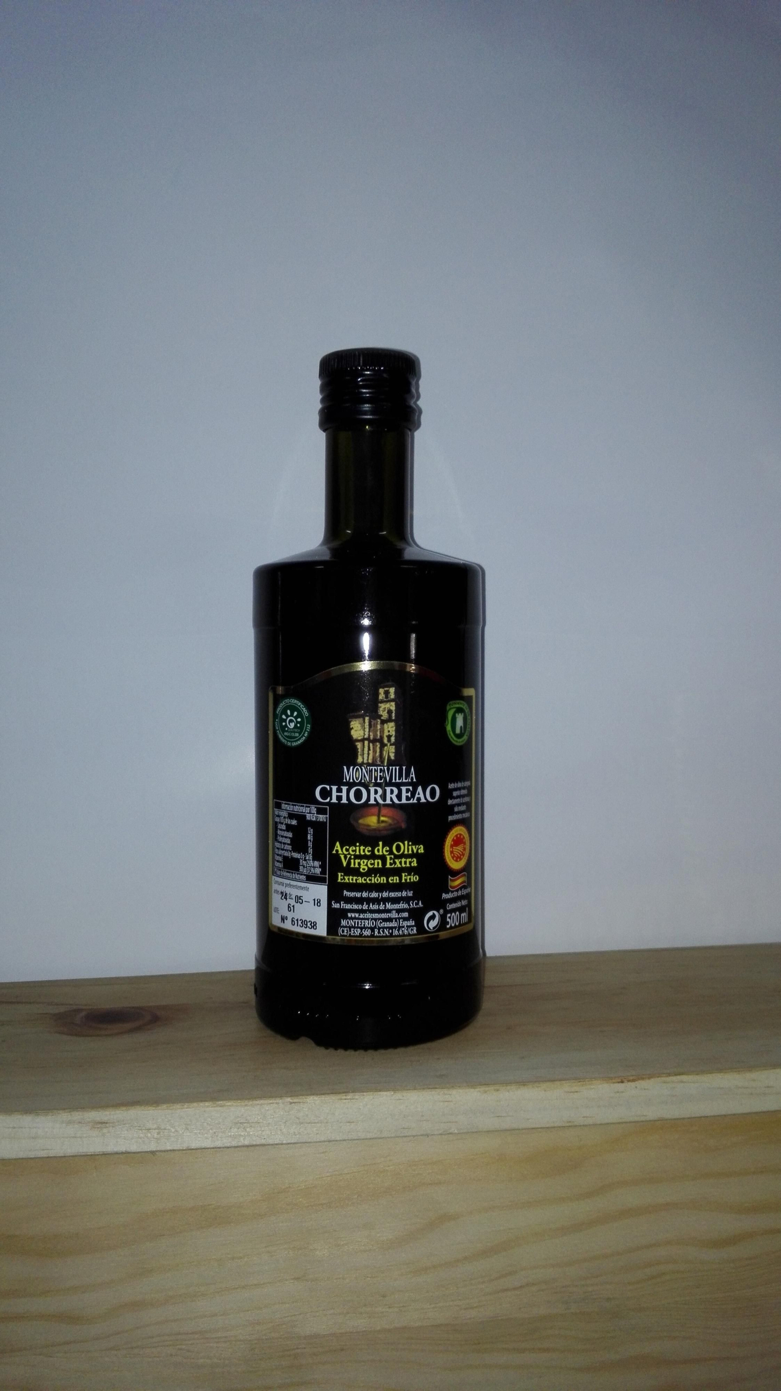 Una botella del Aceite Chorreao de Montefrío. Una botella del Aceite Chorreao de Montefrío.