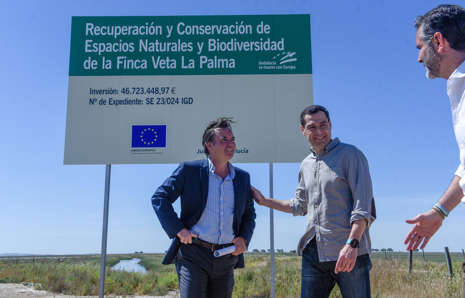 La visita del presidente de la Junta de Andalucía a la finca Veta la Palma, en imágenes
