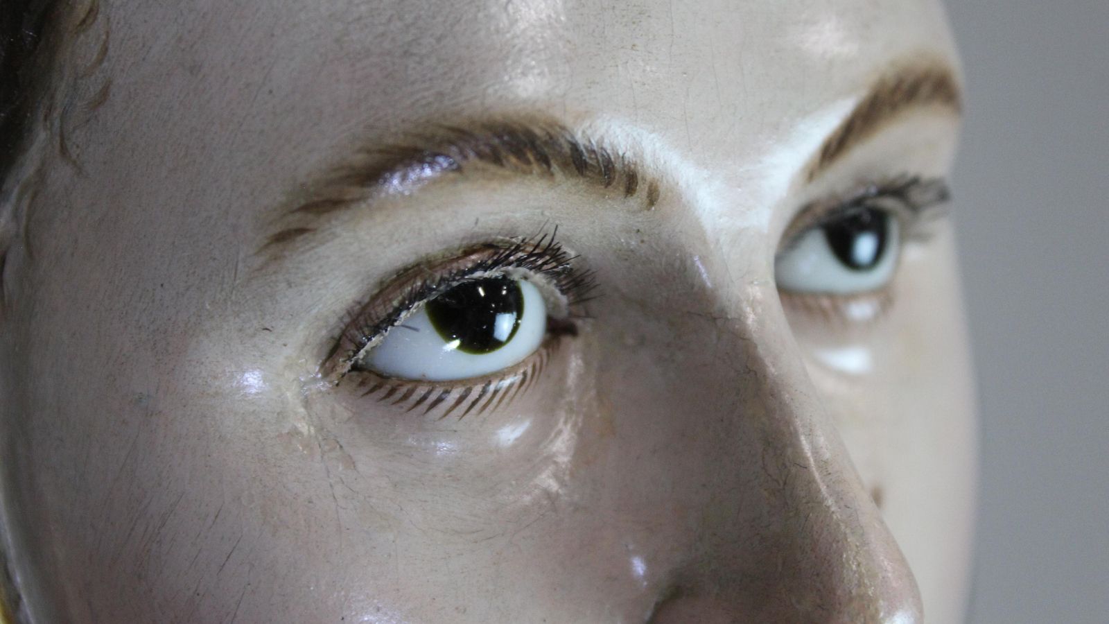 Detalle de los ojos de la talla