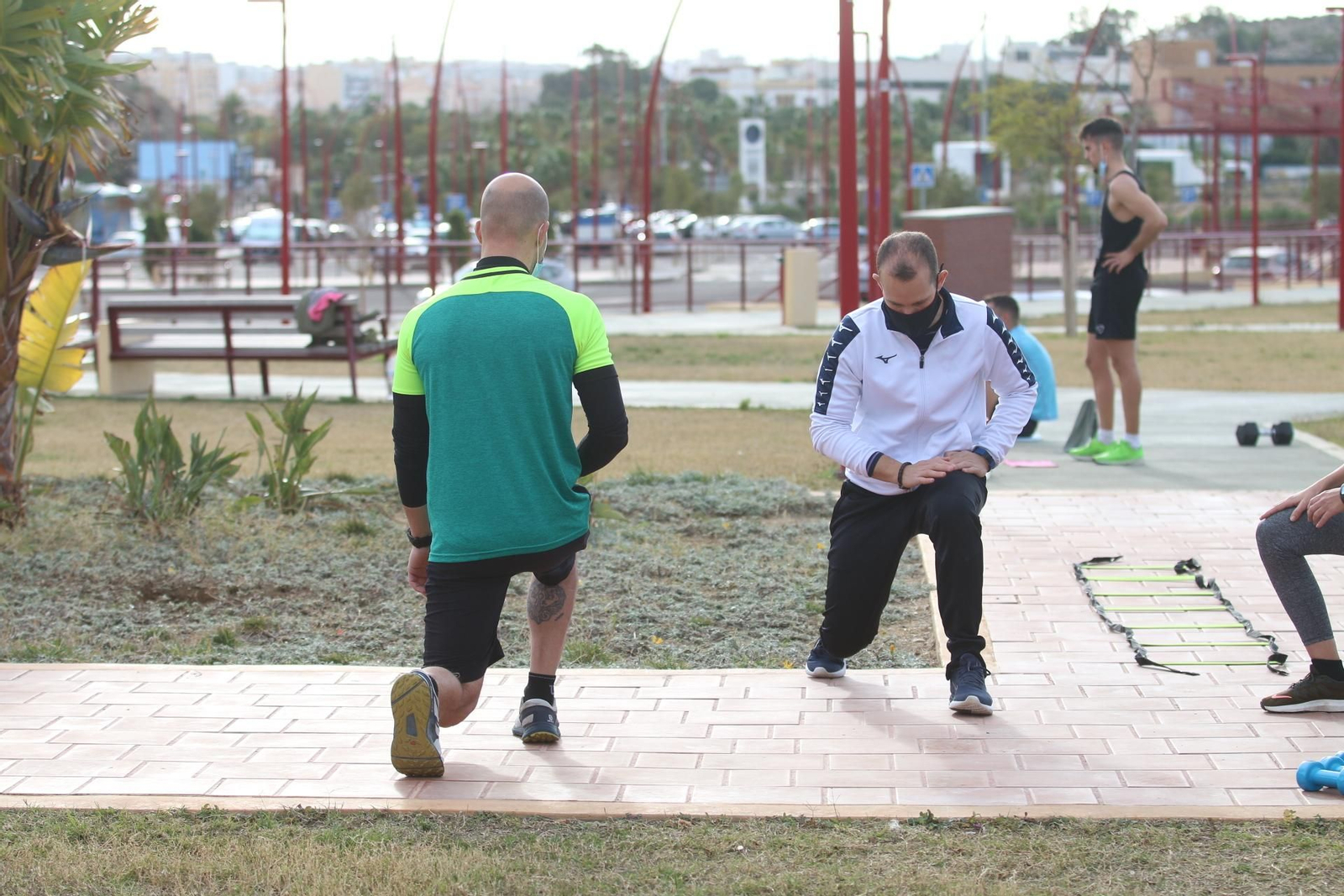 Fotogalería de los gimnasios urbanos en los parques de Almería.