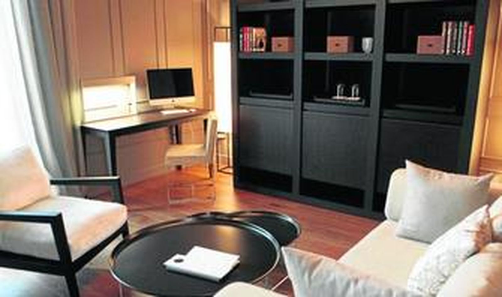 Interior de la habitación de un hotel en Sevilla.