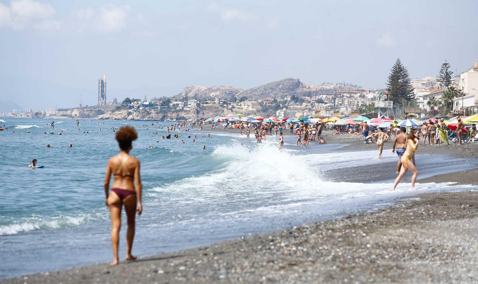 Bañistas este domingo en la playa.