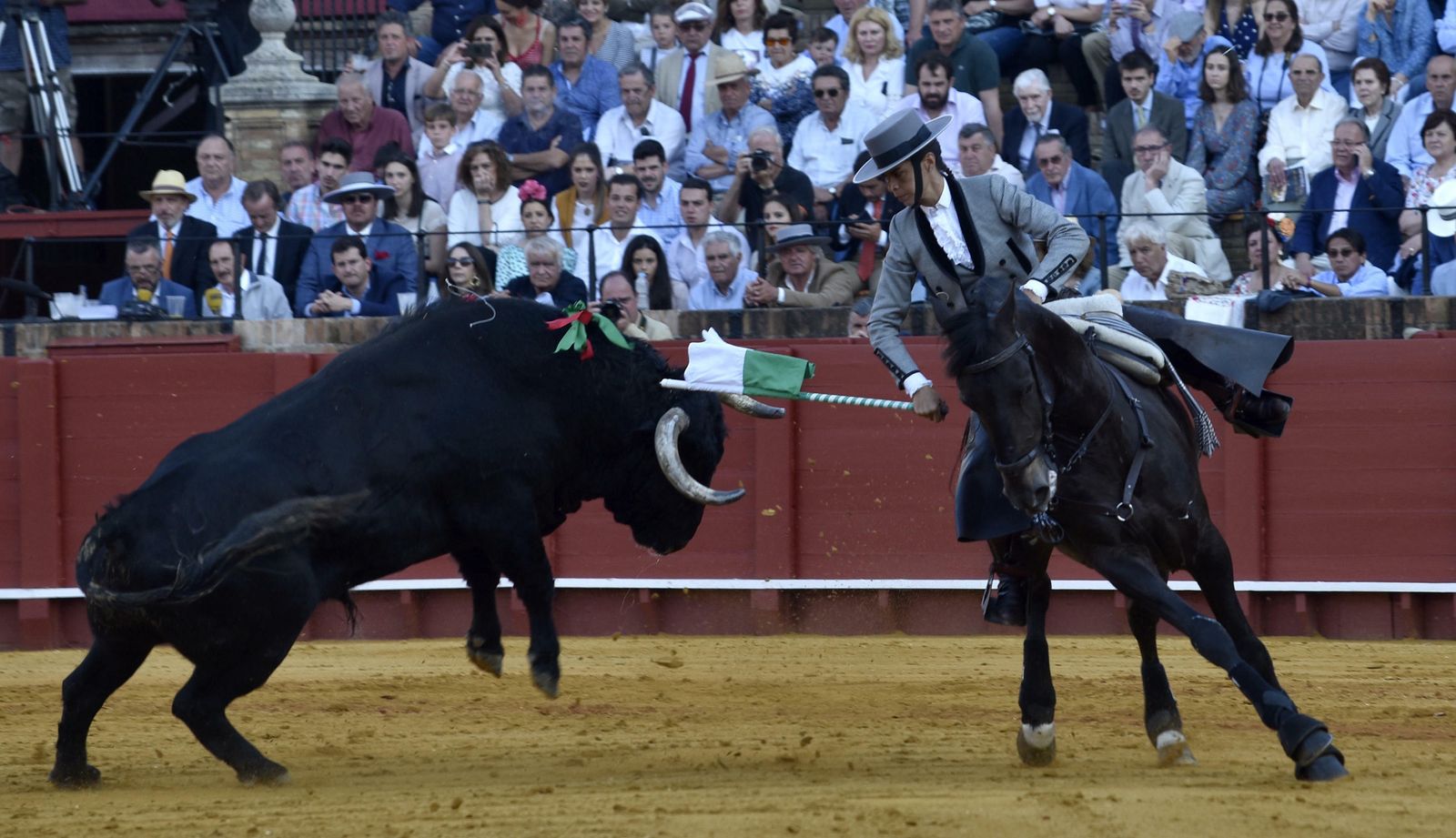 Las imágenes de la corrida de rejones de la Feria de Abril de Sevilla