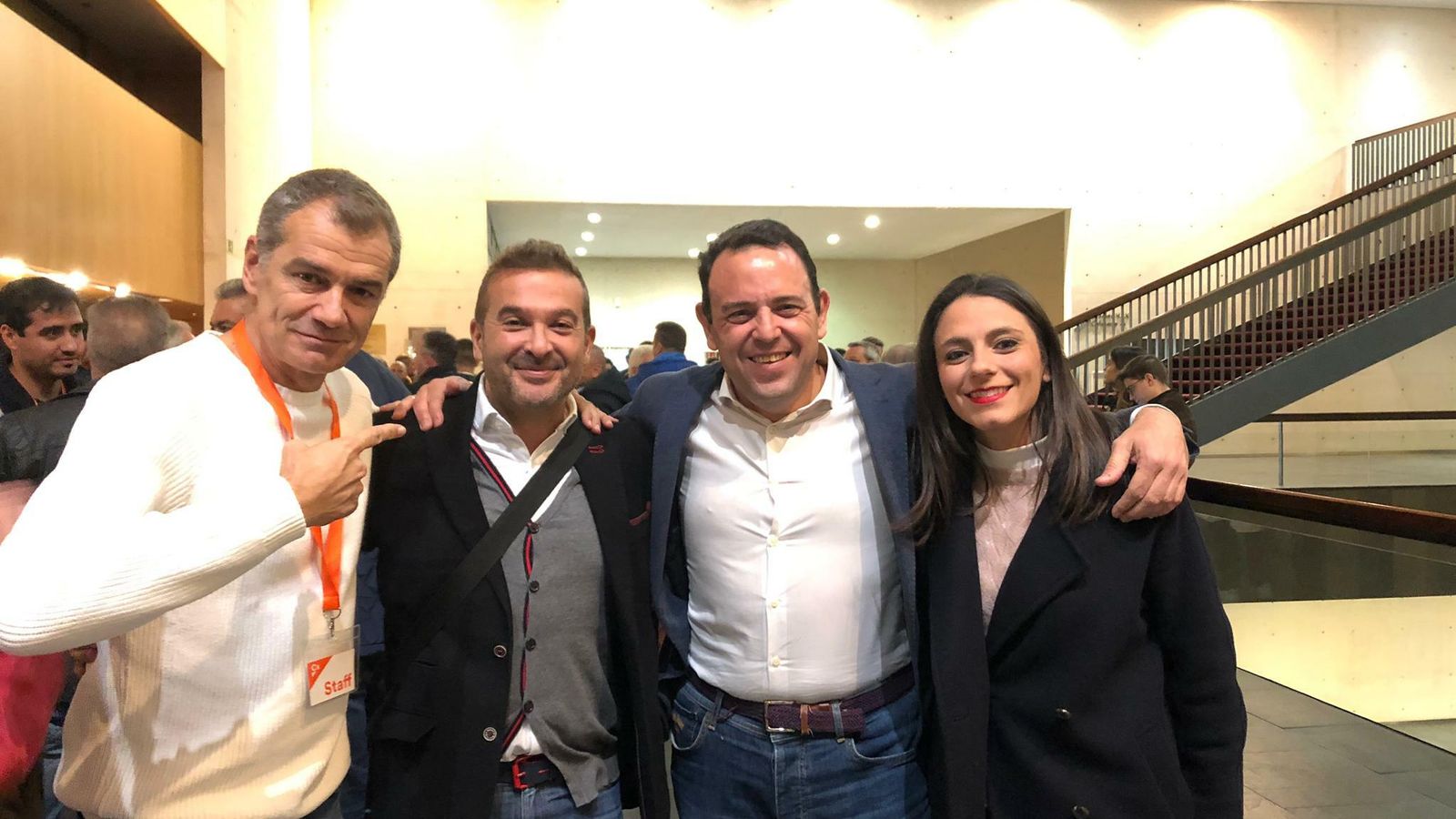 Marcial Gómez, junto a Tony Cantó, en el cierre de campaña de Cs en Barcelona.