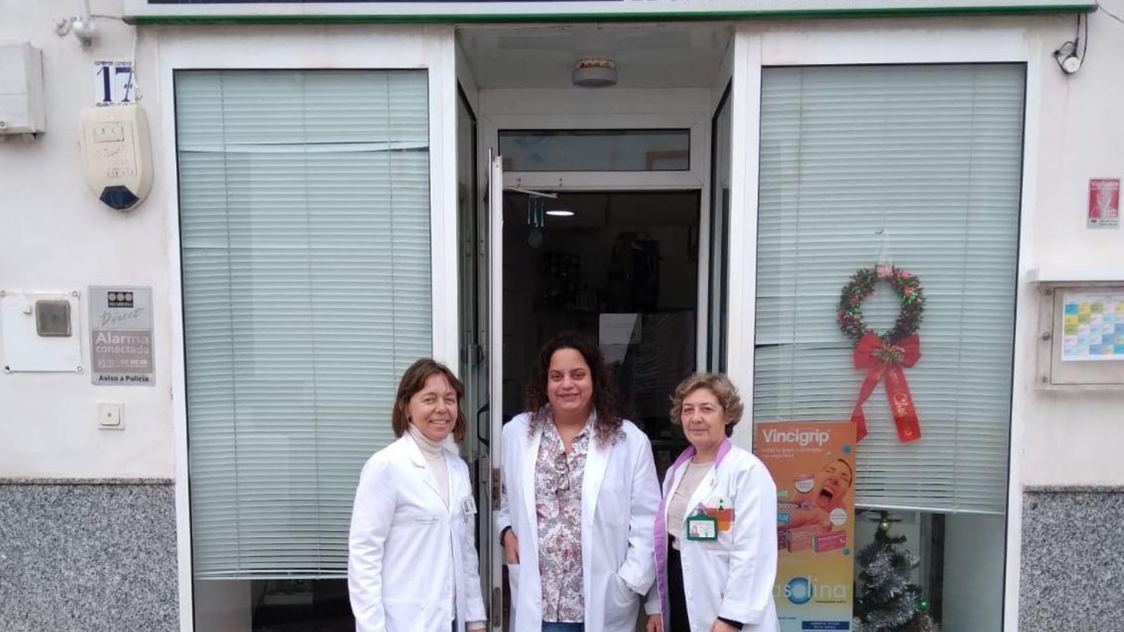 Equipo de la farmacia de la que es titular Mario González. Equipo de la farmacia de la que es titular Mario González.
