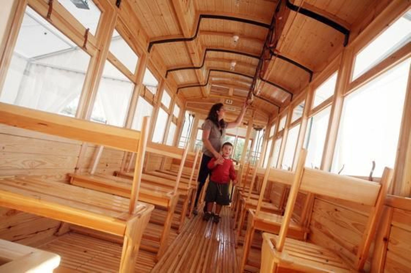 El tranvía se podrá contemplar en la exposición ubicada en la plaza de la Marina hasta el 26 de septiembre con motivo de la novena Semana de la Movilidad y del 60 aniversario de la EMT