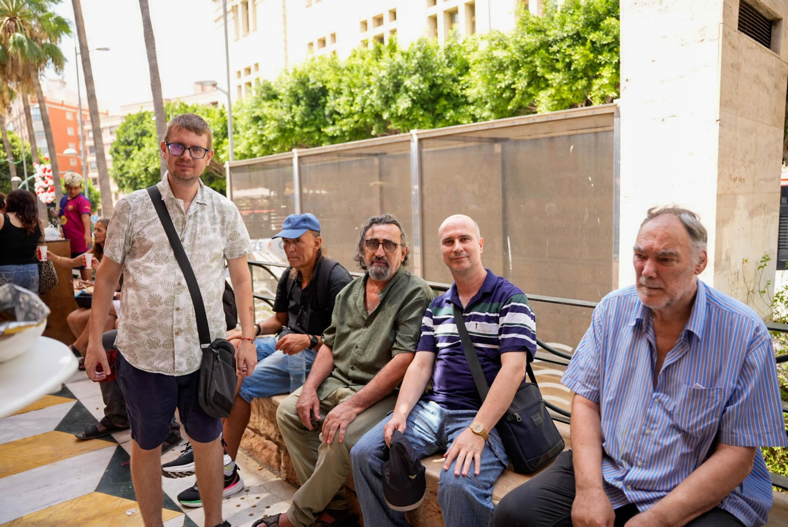 Los almerienses disfrutan del miércoles en la feria de día