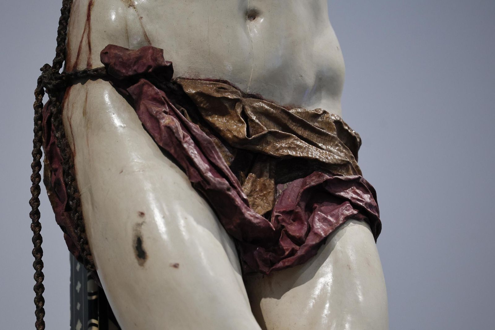 Imágenes de la presentación de la restauración del Cristo de la Misericordia de Granada.