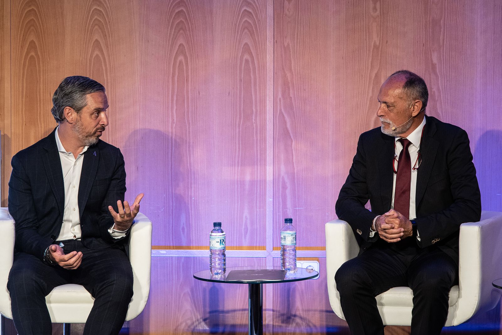 Imágenes de la presentación de la memoria de Aiqbe