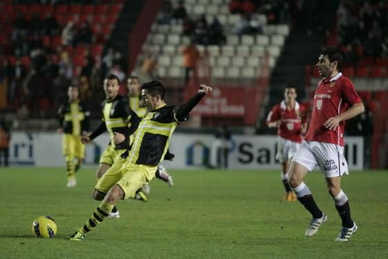 El Córdoba empata ante Tarragona pese a acabar con uno menos (0-0). / LOF