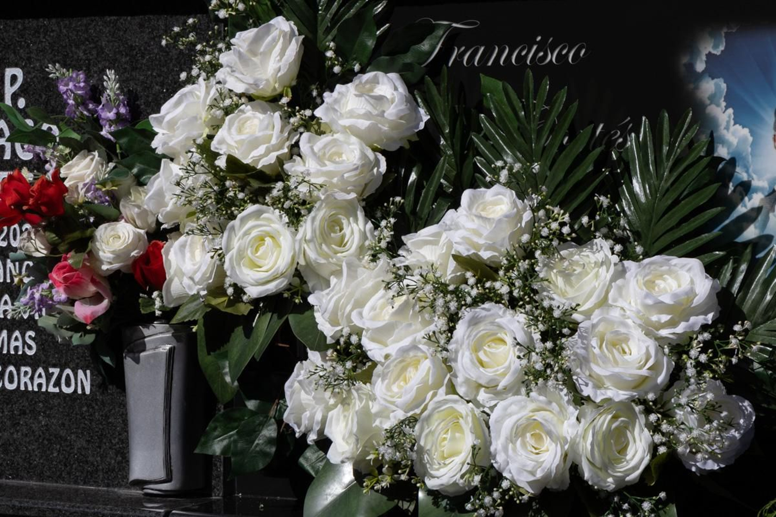 Día de Los Santos en el cementerio de San Fernando y San Eufrasio de Jaén, en imágenes