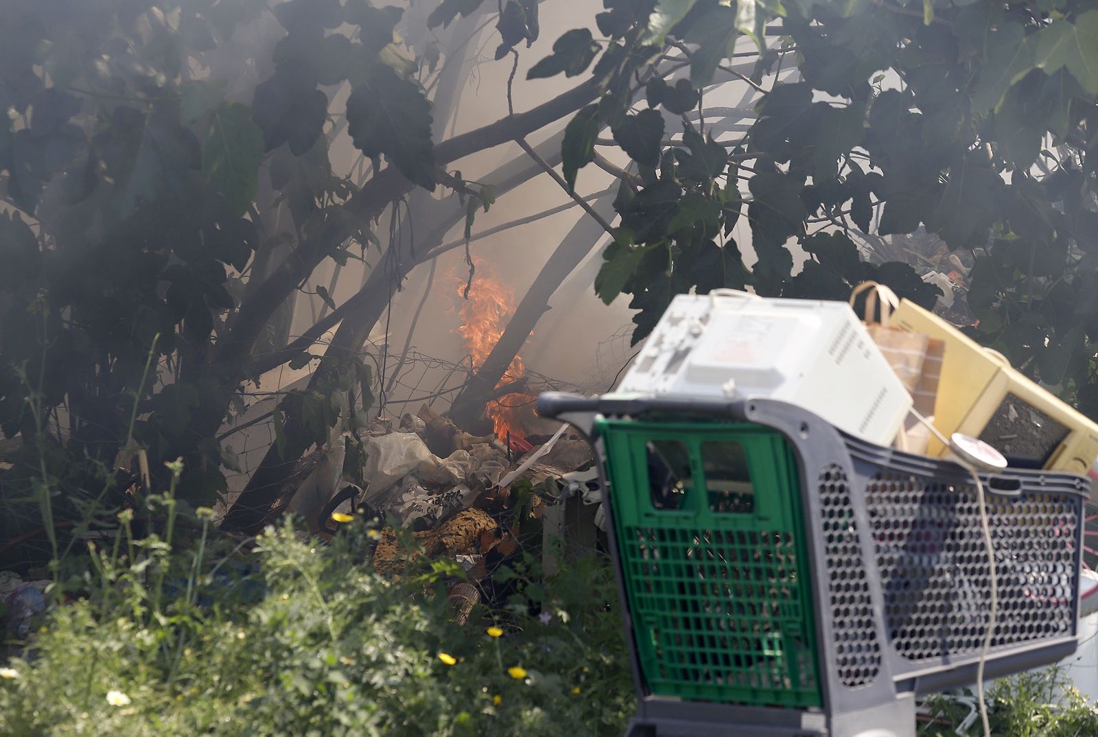 Incendio en las casas abandonadas de la calle Valverde del Camino en Huelva