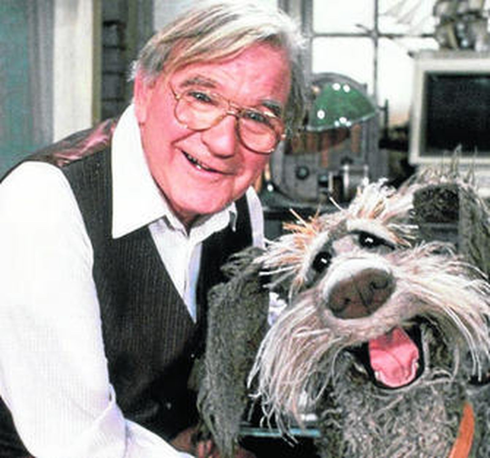 Gerard Parkes, como Dock, y su perro lanudo Sprocket en 'Los Fraggle'.
