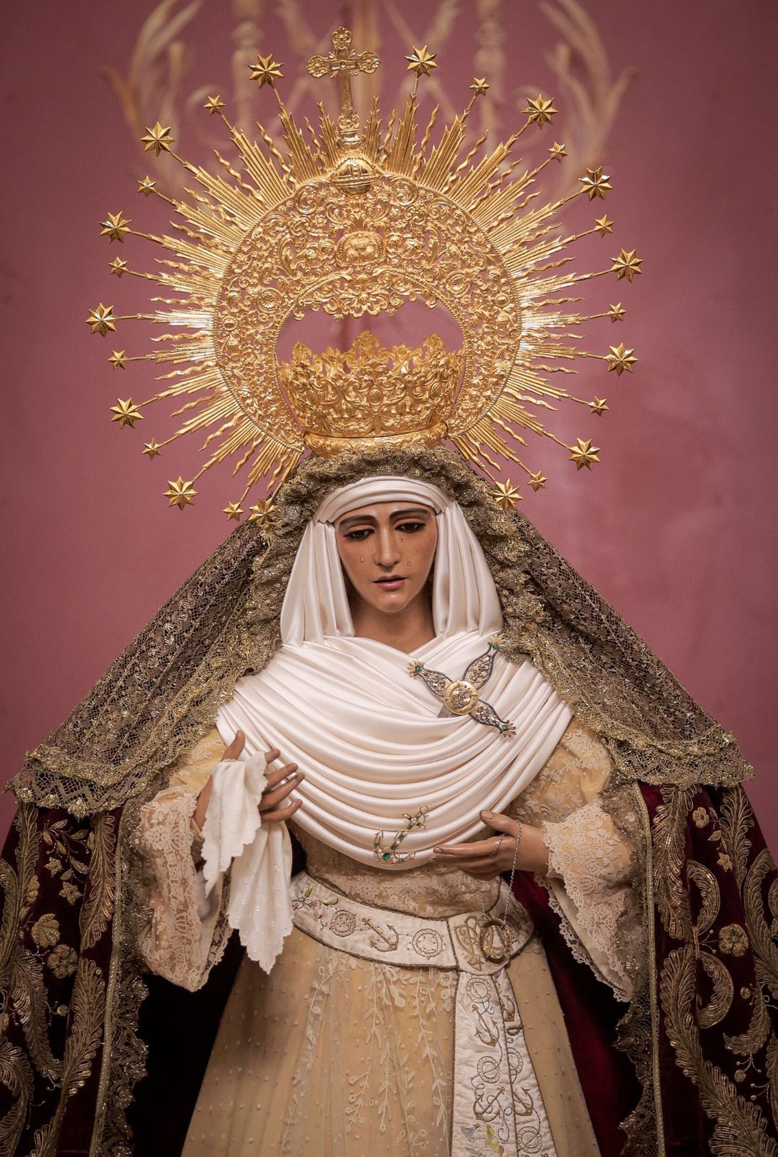 Primeer plano de la Virgen