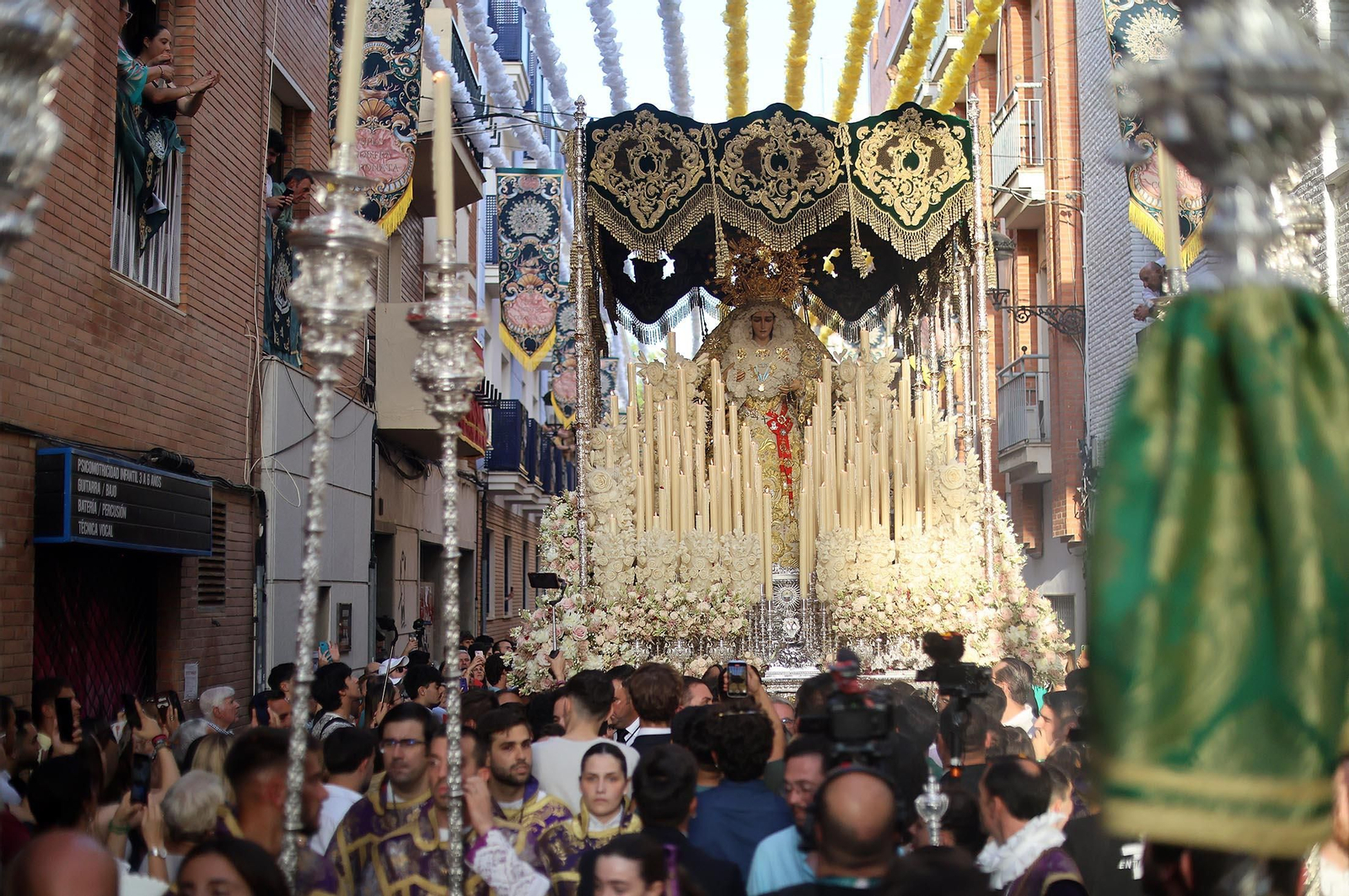 Imágenes de la procesión extraordinaria de la Virgen de la Esperanza por las calles de Huelva