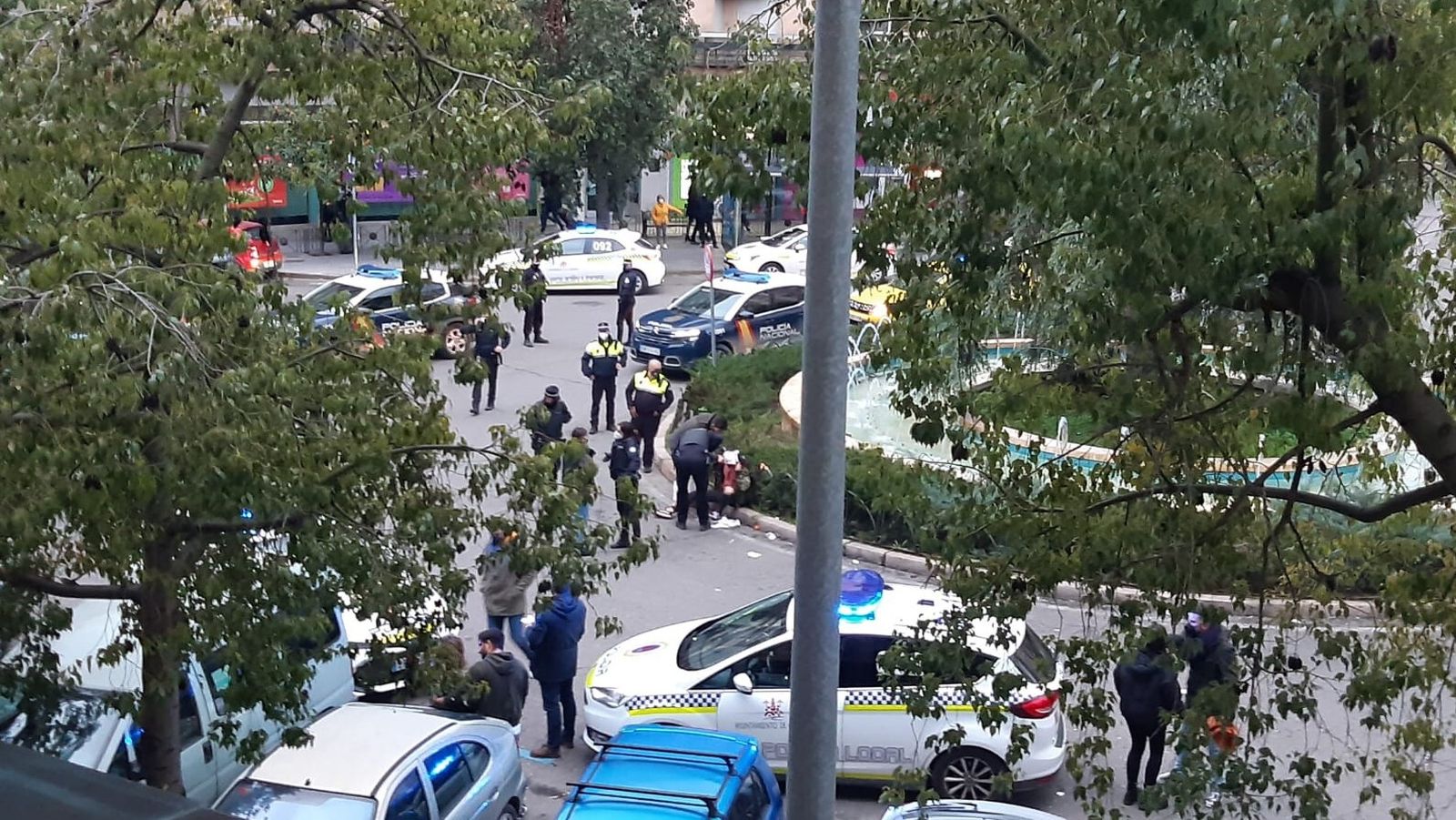 Actuación de la Policía en la reyerta de la plaza Costa Sol.