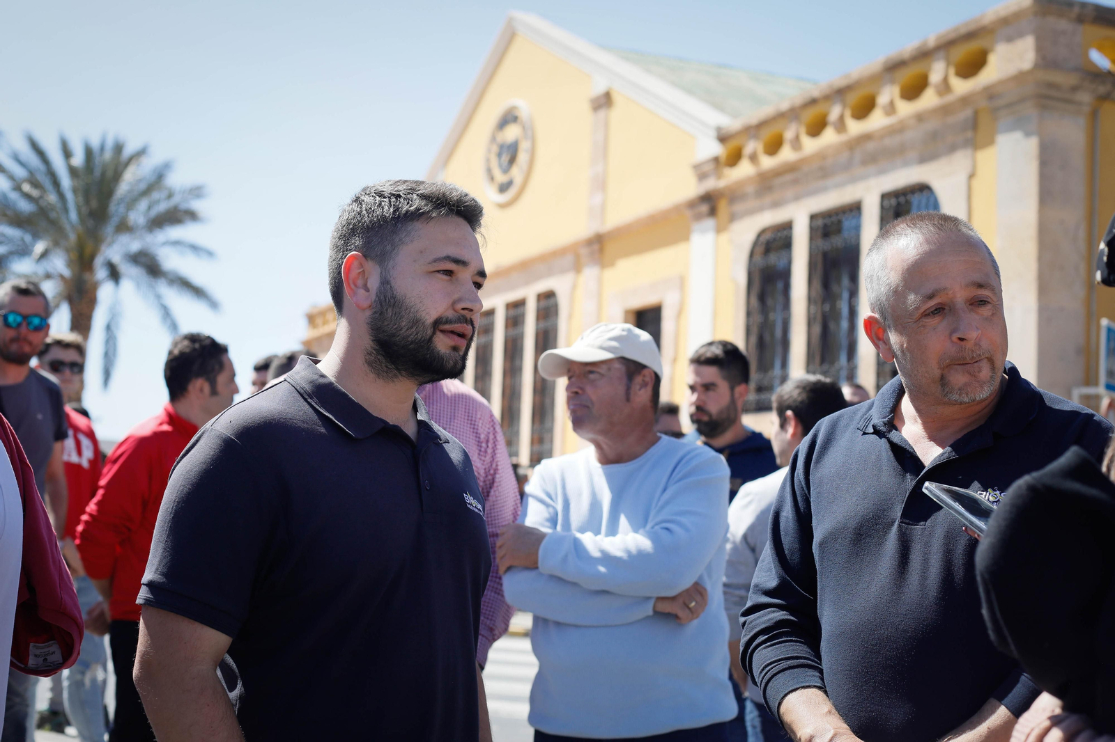Los agricultores colapsan el puerto de Almería