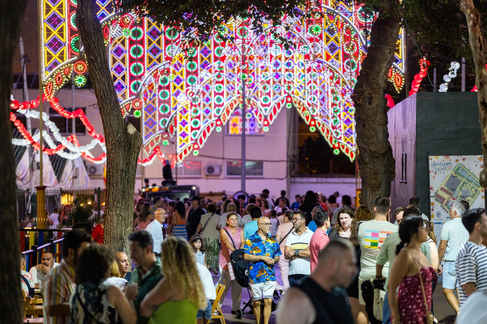 Las imágenes de la primera noche de la Feria del Carmen y de la Sal en San Fernando Las imágenes de la primera noche de la Feria del Carmen y de la Sal en San Fernando
