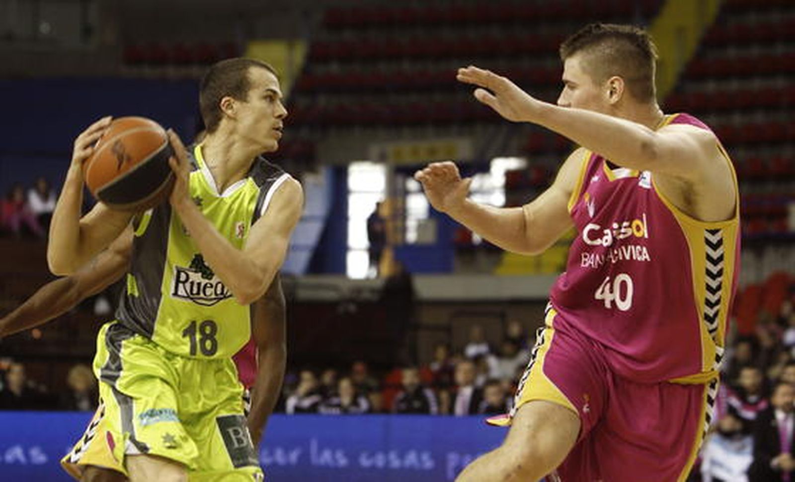 Así transcurrió la victoria del Cajasol sobre el Blancos de Rueda Valladolid.

Foto: EFE
