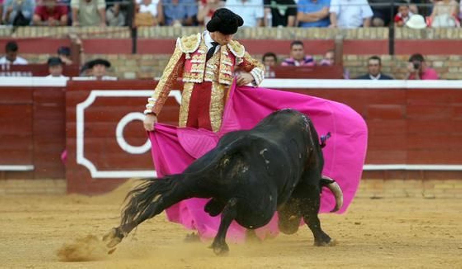 Las imágenes de la primera corrida del abono de las Colombinas

Foto: Espinola