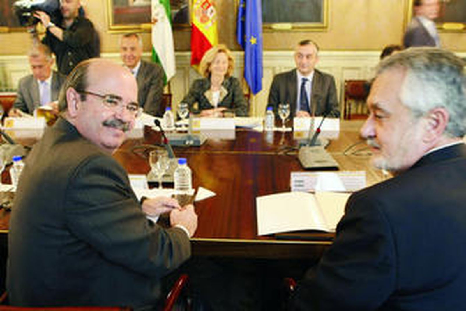 Griñán proclama "el punto final" de un "viejo contencioso"