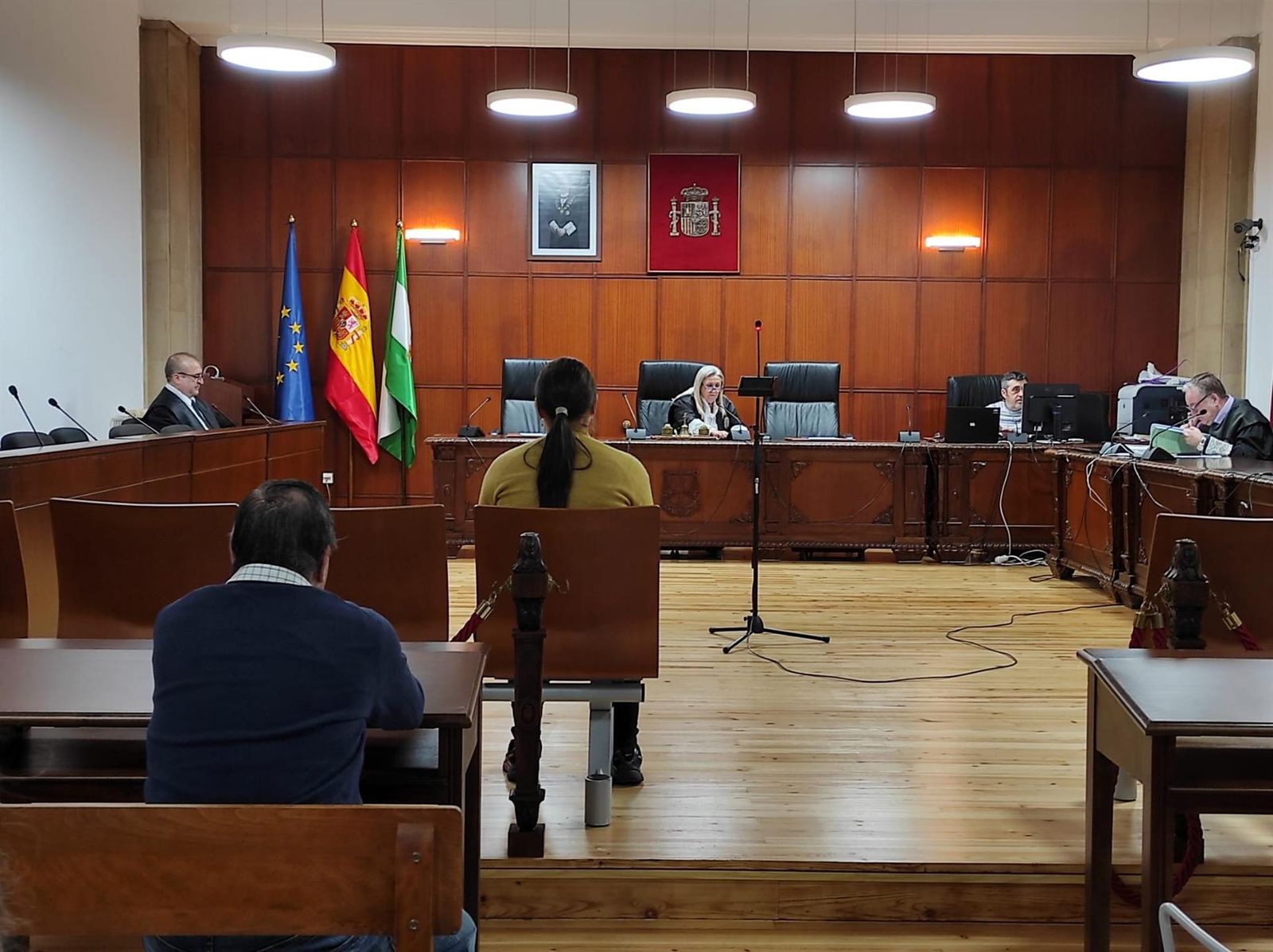 La acusada por matar a su hijo ante el tribunal de Jaén.