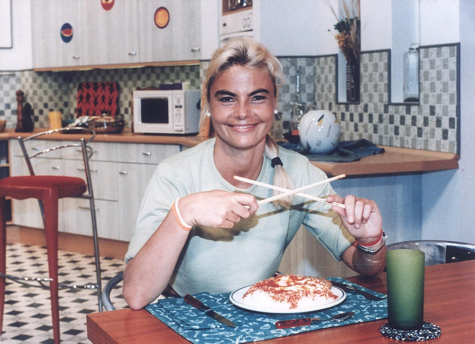 Leticia Sabater en 1999, antes de comenzar con la ristra de operaciones hasta el día de hoy