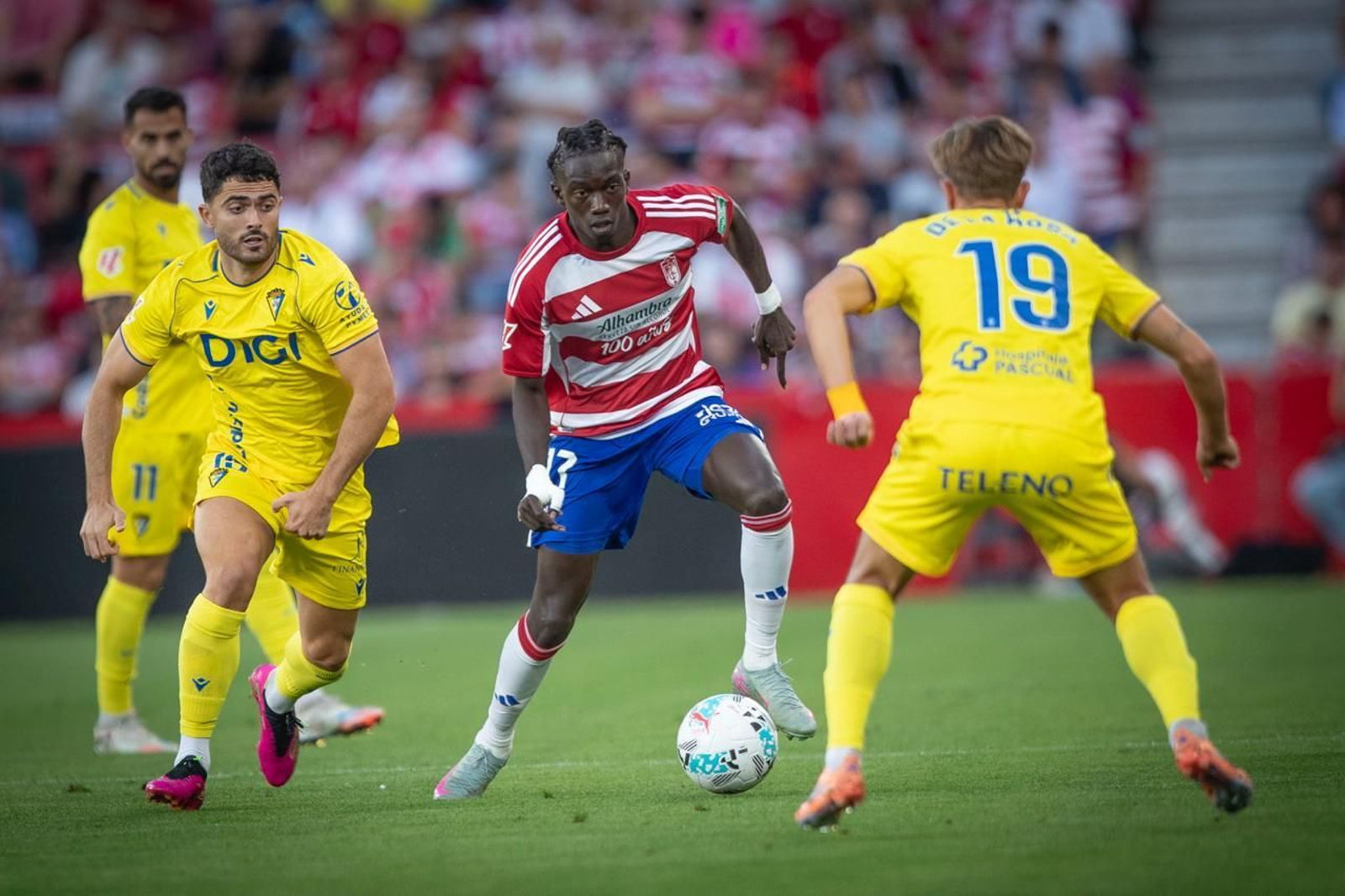 Faye encarando a De la Rosa
