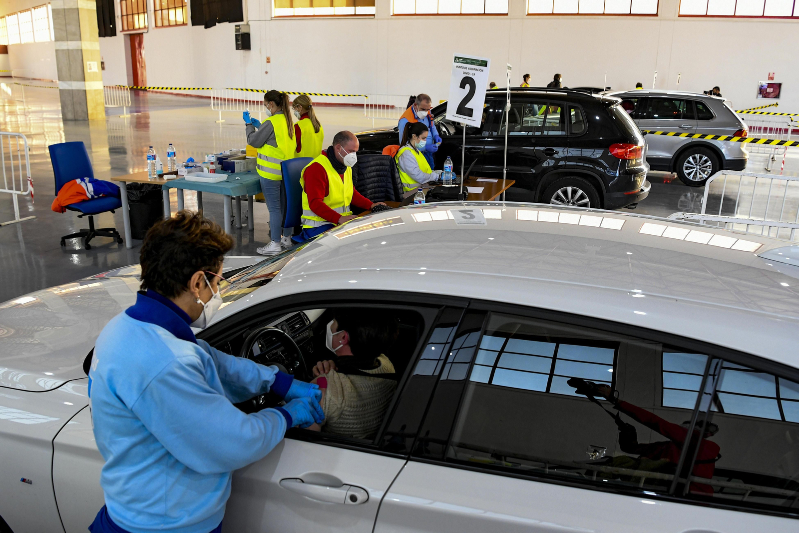 Fotos de la segunda jornada de vacunación masiva en Granada