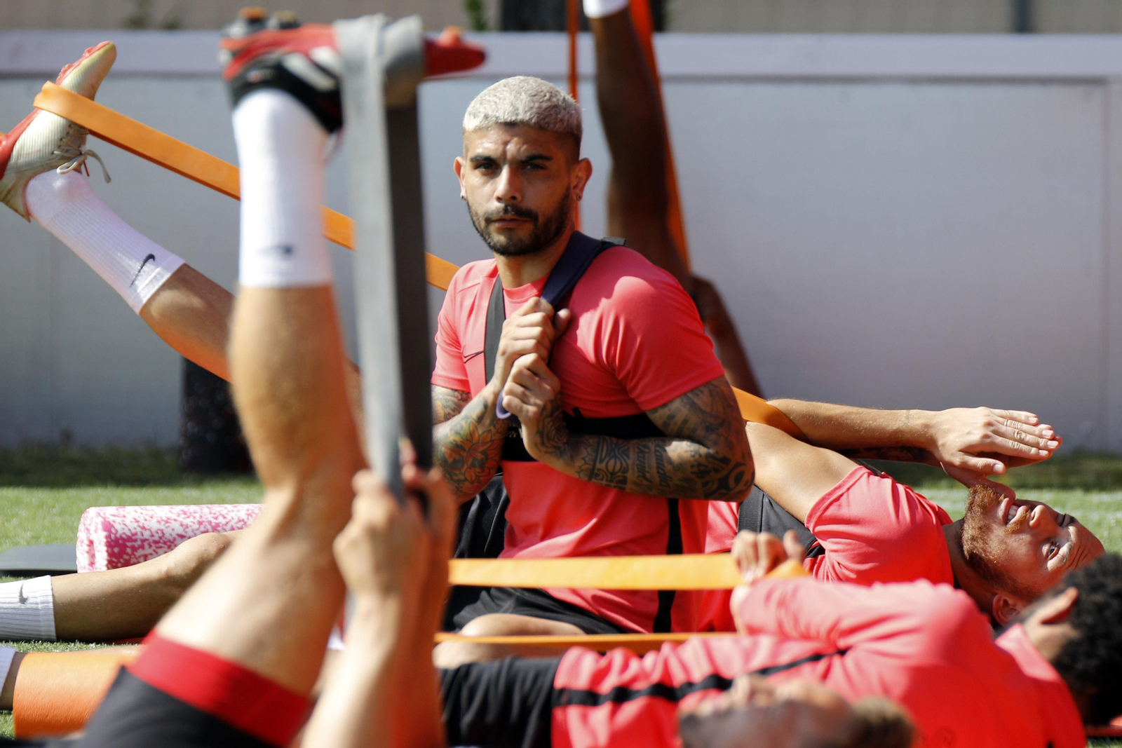 Banega, durante una sesión de entrenamiento del Sevilla FC.