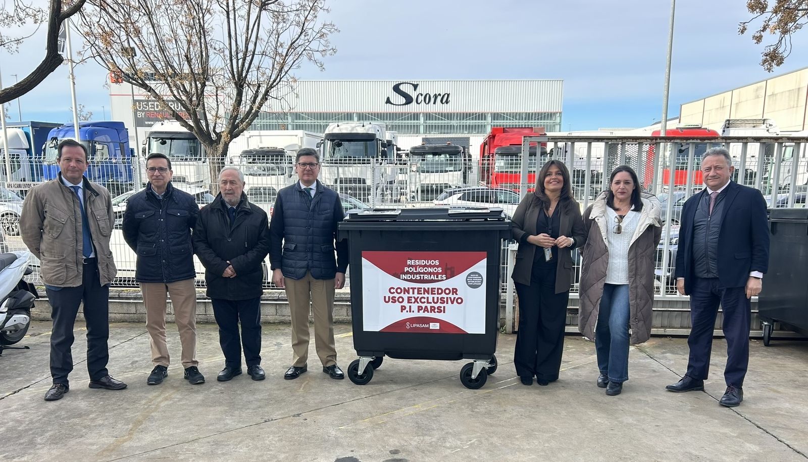 La delegada Evelia Rincón y la dirección de Lipasam con Antonio López Balbuena, de la Asociación de Parques Empresariales de Sevilla.