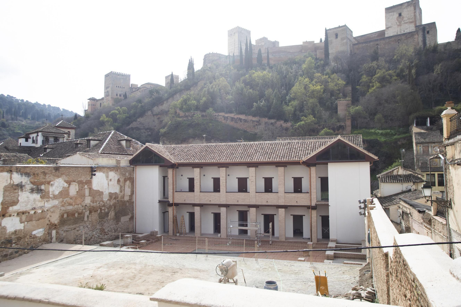 Maristán de Granada: así estaba y así luce ya su pórtico con la reforma