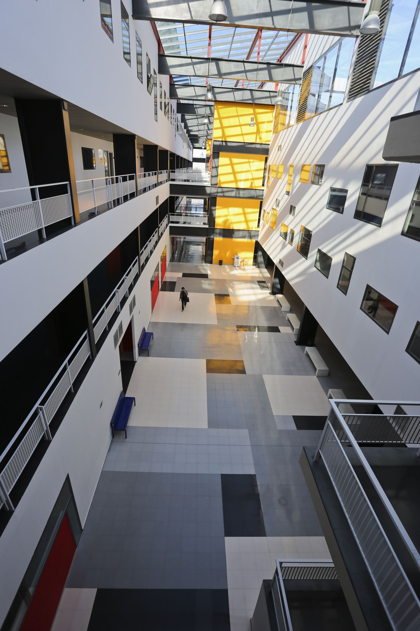 La Escuela Técnica Superior de Ingeniería  Industrial de la Universidad  de Málaga