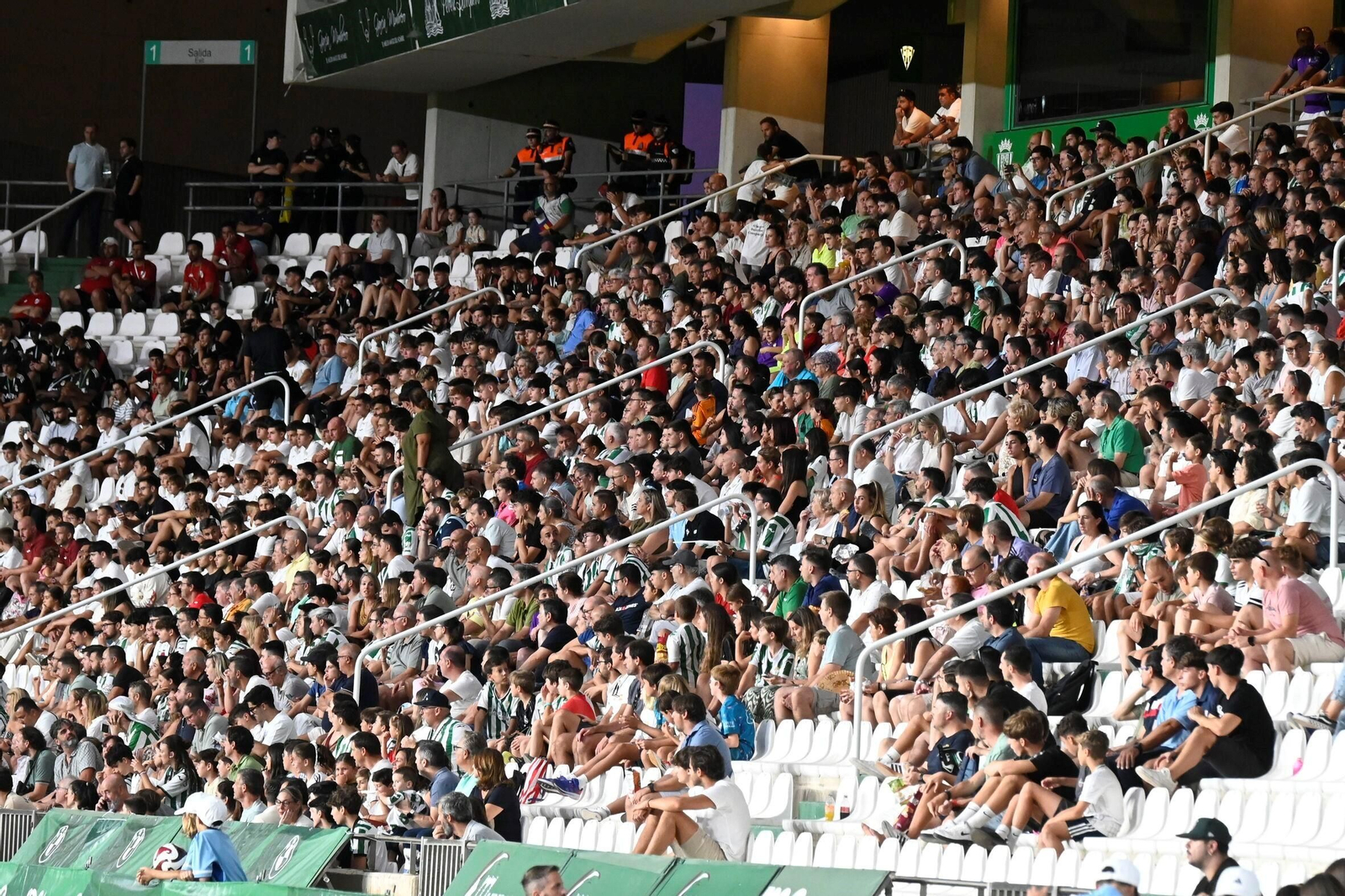 Las mejores fotos del ambiente en El Arcángel para el Córdoba CF - Real Madrid del Mundial de Clubes sub 18
