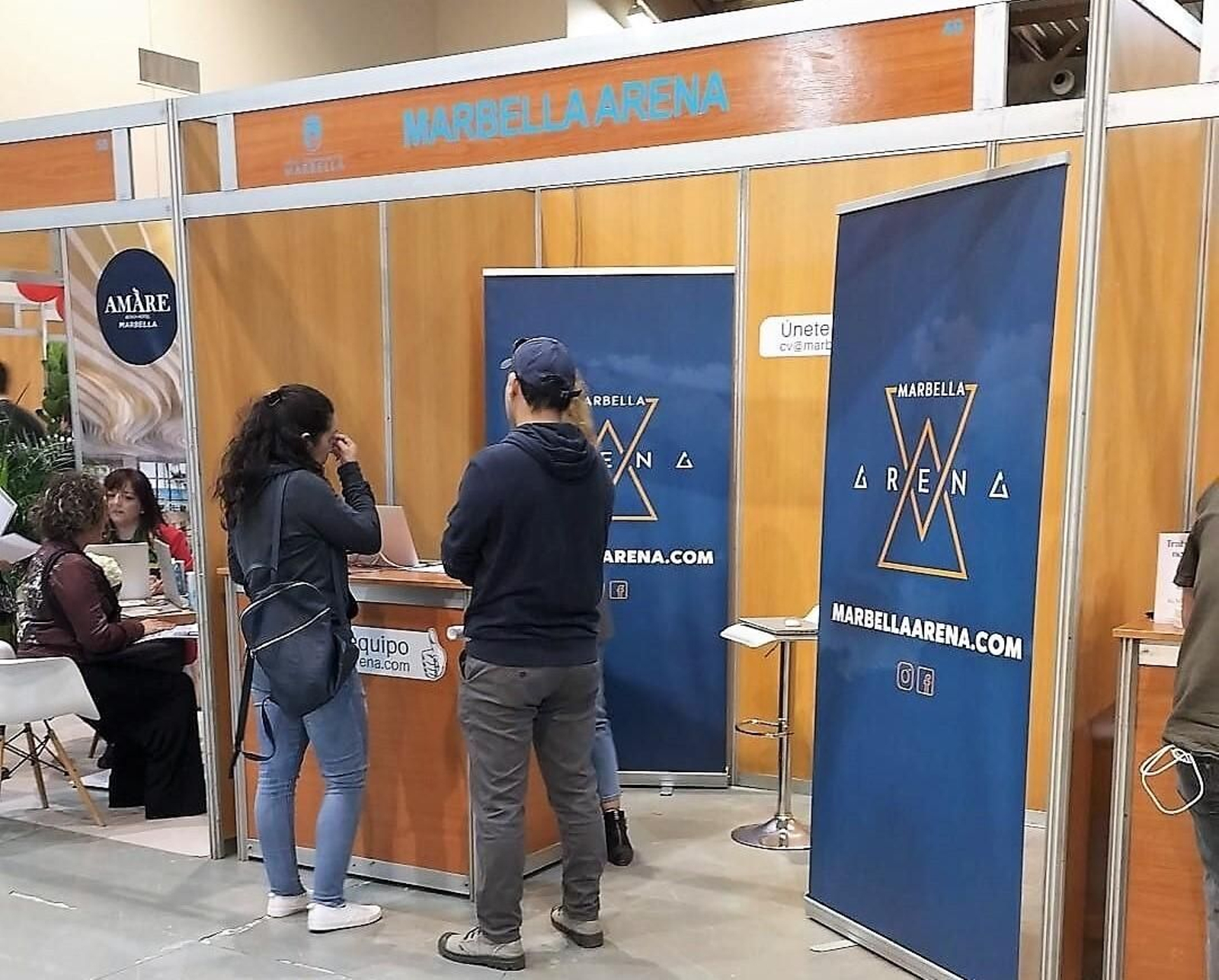El stand de Marbella Arena en la Feria de empleo.