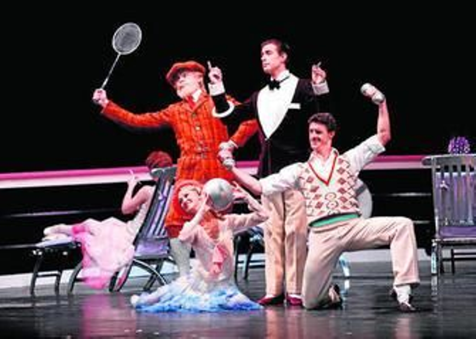 1. El pianista onubense Javier Perianes ofreció un recital en el Patio de los Arrayanes en el que sonaron Chopin, Debussy y Falla.   2. El Birmingham Royal Ballet                fue una de las formaciones de danza más aclamadas. 3. Estrella Morente y Mariola Cantarero,            dos voces únicas de Granada que lucieron junto a la Orquesta Nacional de España dirigida por Josep Pons. 4. Pablo Heras-Casado regresó a su ciudad convertido en uno de los directores de orquesta más importantes de la actualidad. 5. La cordobesa Olga Pericet brilló con luz propia con su espectáculo 'Rosa, metal, ceniza'.