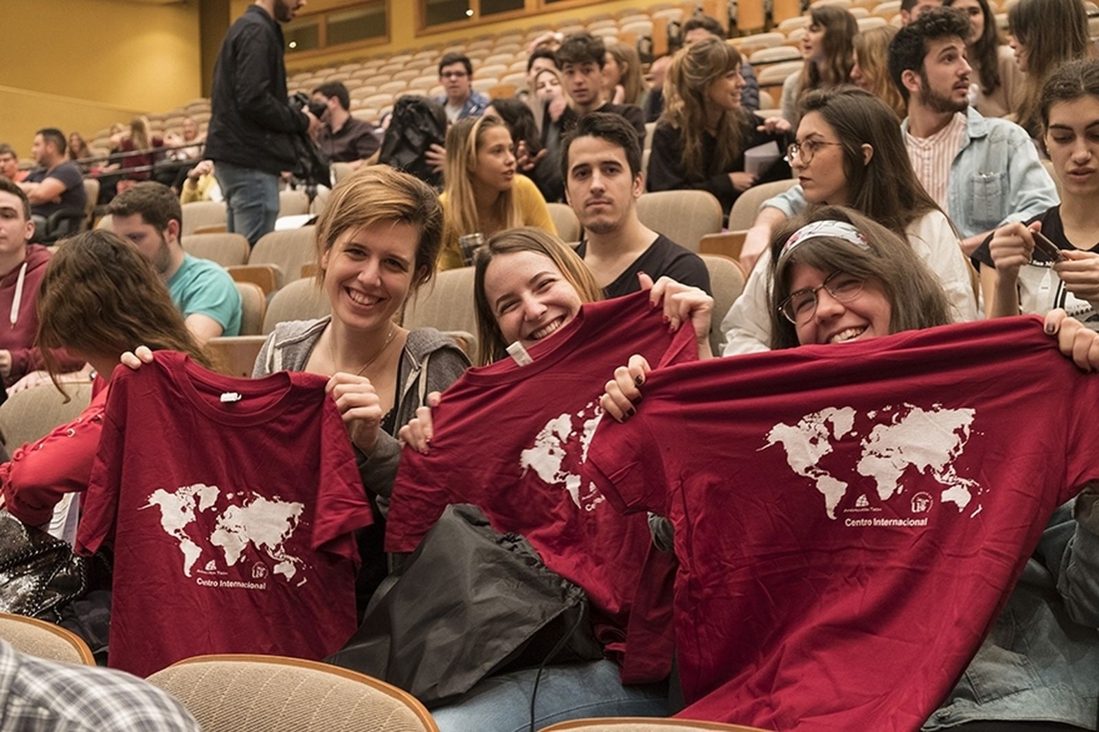 Los estudiantes recibieron las recomendaciones generales para su estancia en el extranjero.