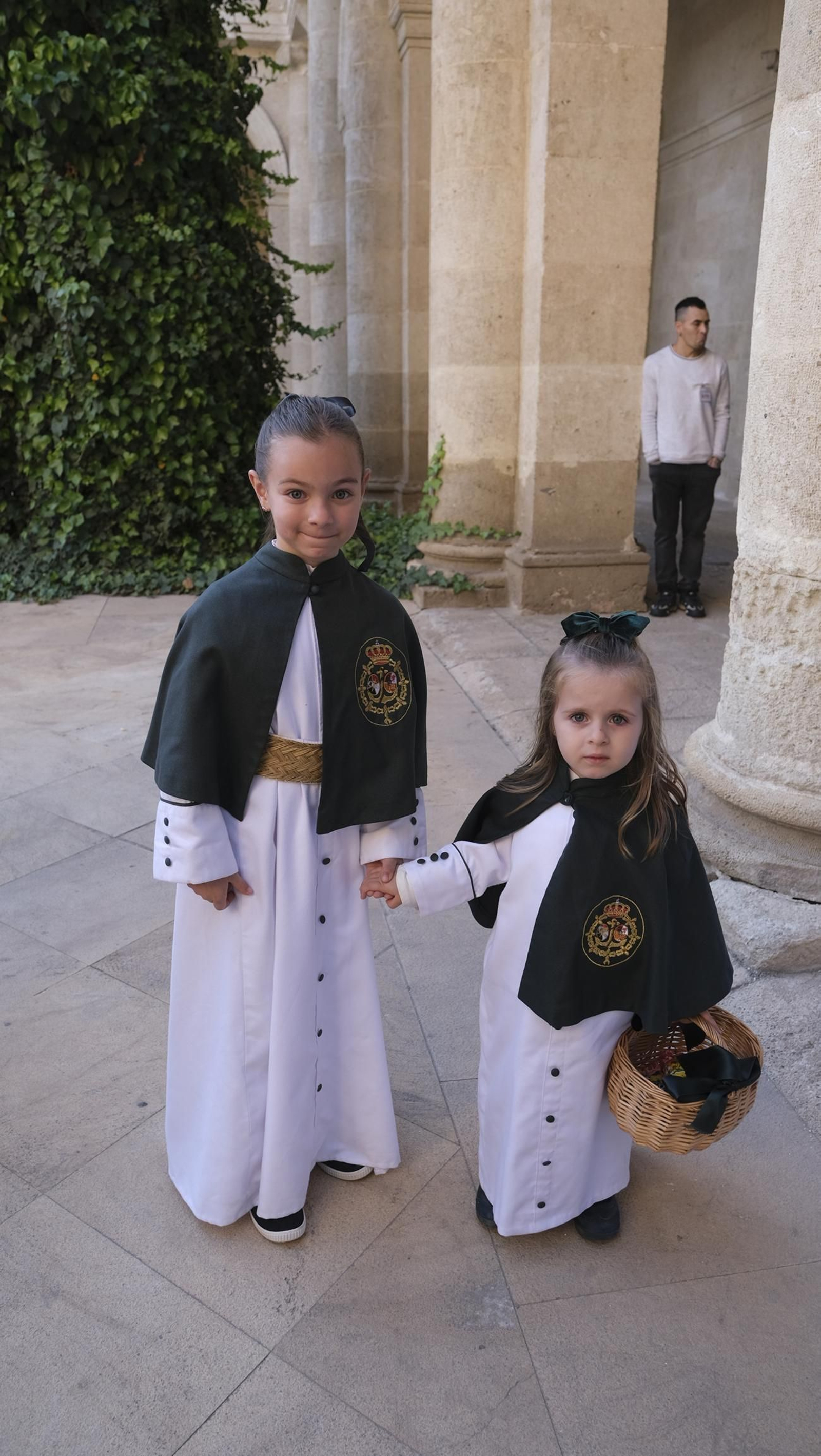 Estudiantes en la Semana Santa de Almería 2025